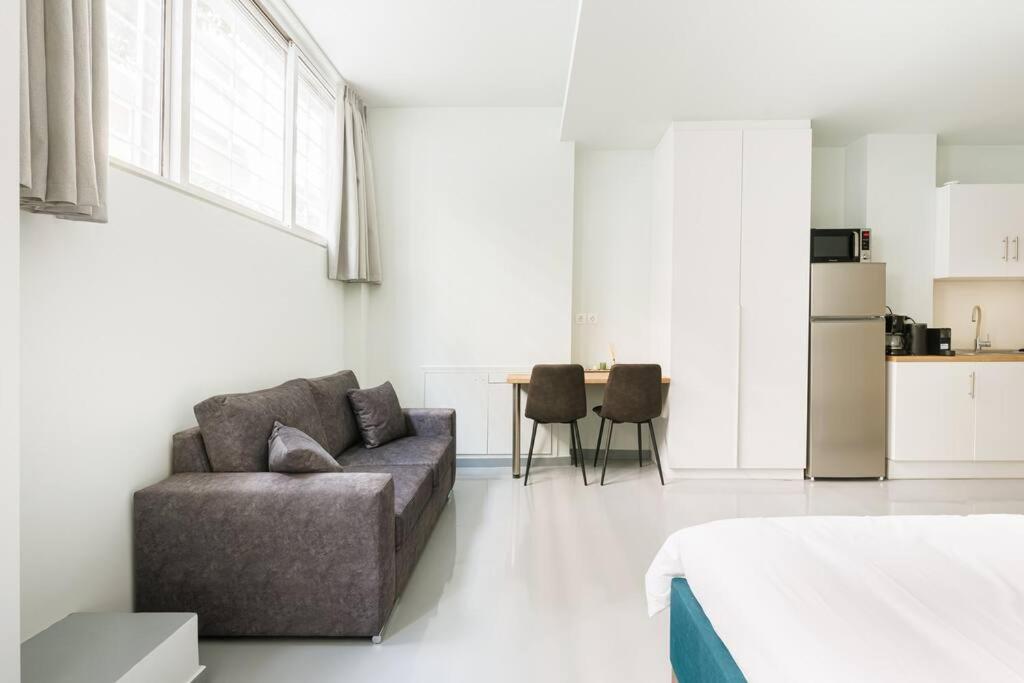 Apartment Snug With Shared Garden Ii