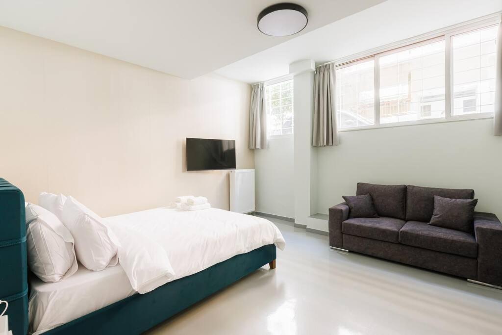 Snug With Shared Garden Ii Apartment Athens