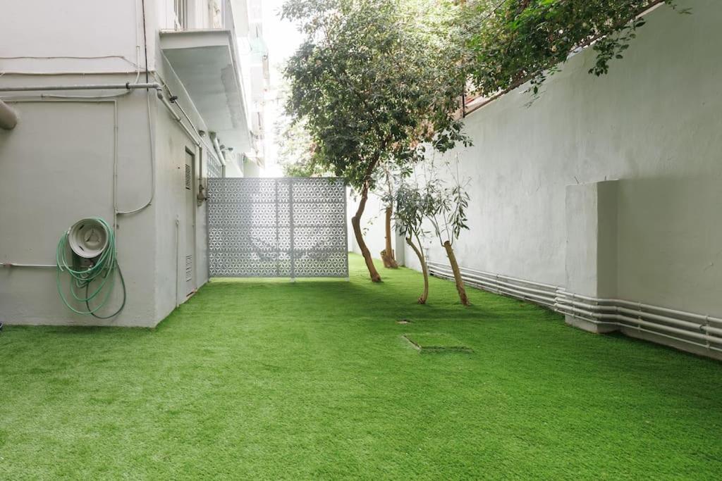 Snug With Shared Garden Ii Apartment Athens
