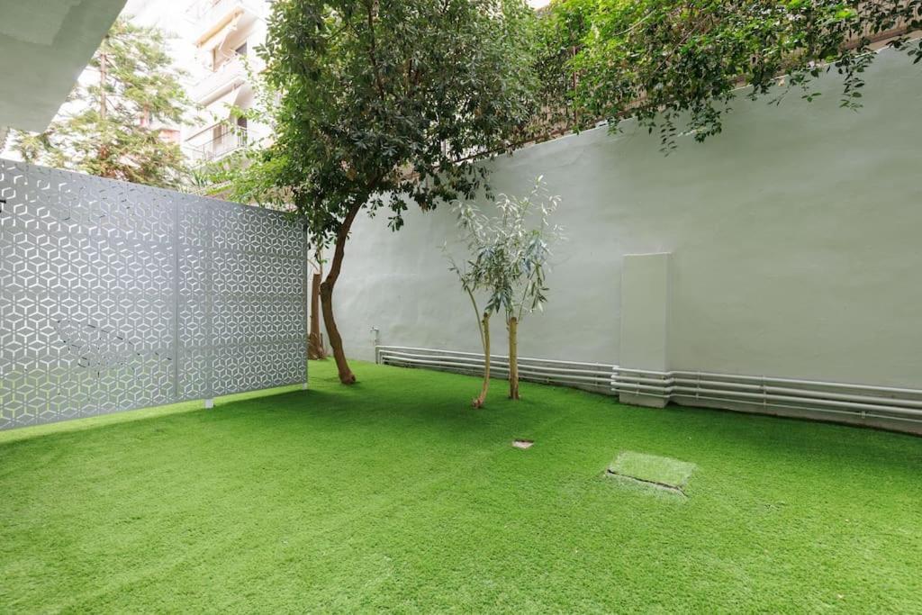 Apartment Snug With Shared Garden Ii *