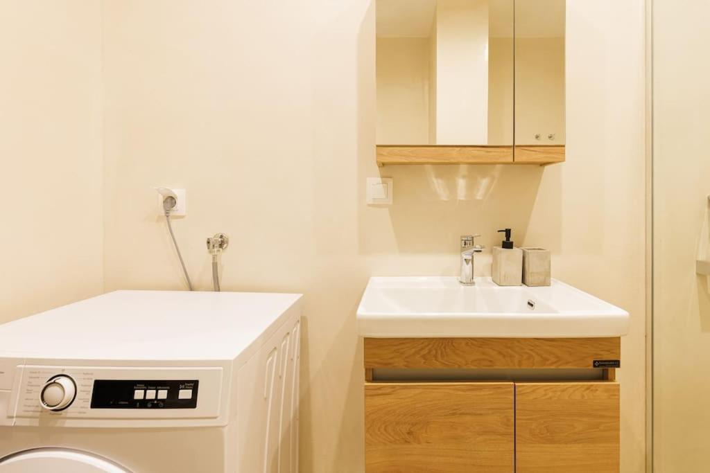 Apartament Snug With Shared Garden Ii